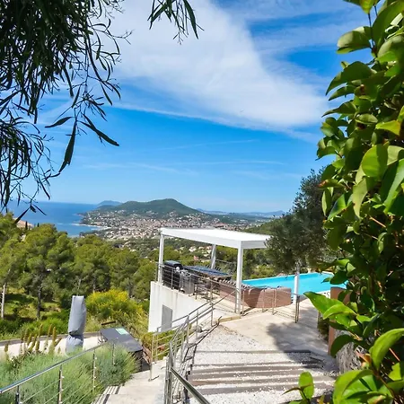 Rez-de-villa De 150 M2 Prive Dans Un Domaine Clos Prive De 3500 M2. Apartment Carqueiranne