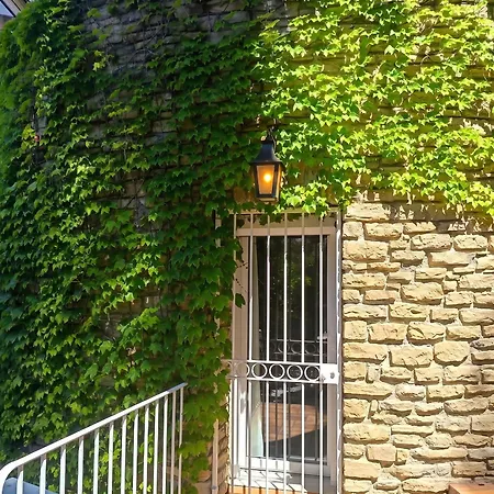 Rez-de-villa De 150 M2 Prive Dans Un Domaine Clos Prive De 3500 M2. Carqueiranne