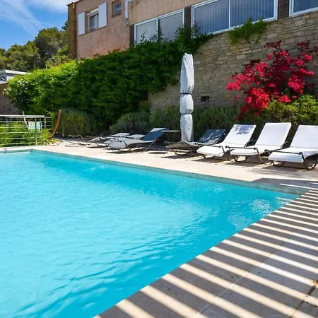 Rez-de-villa De 150 M2 Prive Dans Un Domaine Clos Prive De 3500 M2. Apartment Carqueiranne