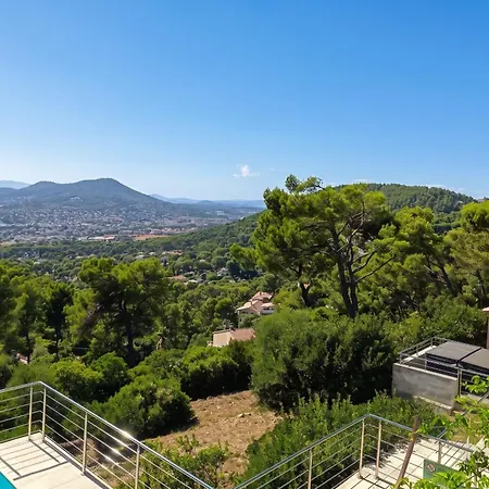 Rez-de-villa De 150 M2 Prive Dans Un Domaine Clos Prive De 3500 M2. Apartment Carqueiranne
