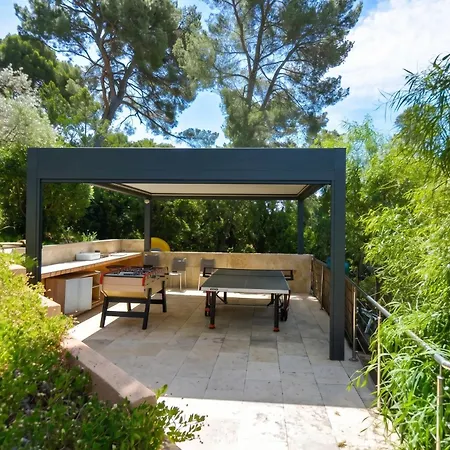 Rez-de-villa De 150 M2 Prive Dans Un Domaine Clos Prive De 3500 M2. Carqueiranne