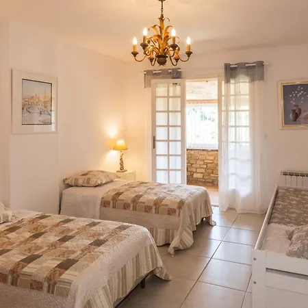 Apartment Rez-de-villa De 150 M2 Prive Dans Un Domaine Clos Prive De 3500 M2.