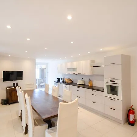 Rez-de-villa De 150 M2 Prive Dans Un Domaine Clos Prive De 3500 M2. Carqueiranne