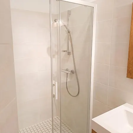 Rez-de-villa De 150 M2 Prive Dans Un Domaine Clos Prive De 3500 M2. * Carqueiranne