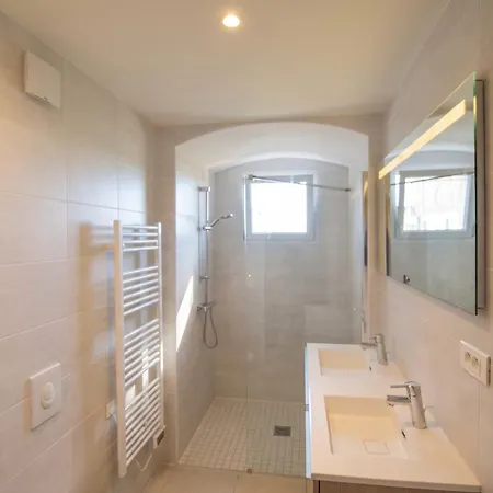Rez-de-villa De 150 M2 Privé Dans Un Domaine Clos Privé De 3500 M2. Appartamento *