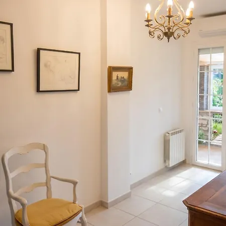 Rez-de-villa De 150 M2 Prive Dans Un Domaine Clos Prive De 3500 M2. Carqueiranne
