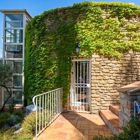 Rez-de-villa De 150 M2 Prive Dans Un Domaine Clos Prive De 3500 M2. Appartement *